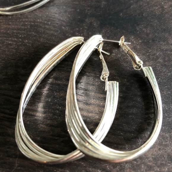 3 pair costume earrings excellent condition - Picture 7 of 8